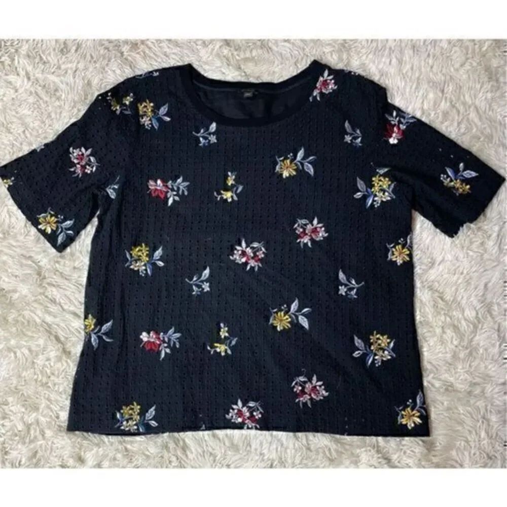 Brand New without Tags Women’s Floral Ann Taylor Blouse size XXLT